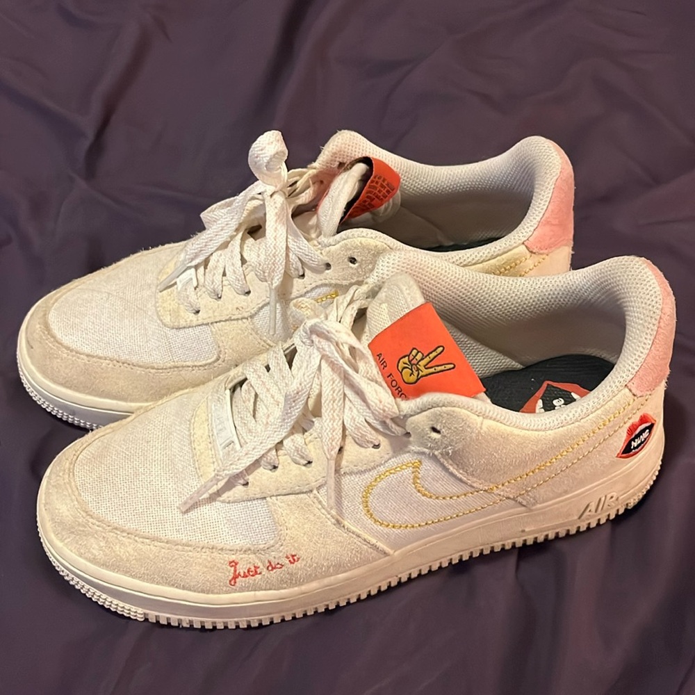Size 8 women’s Nike